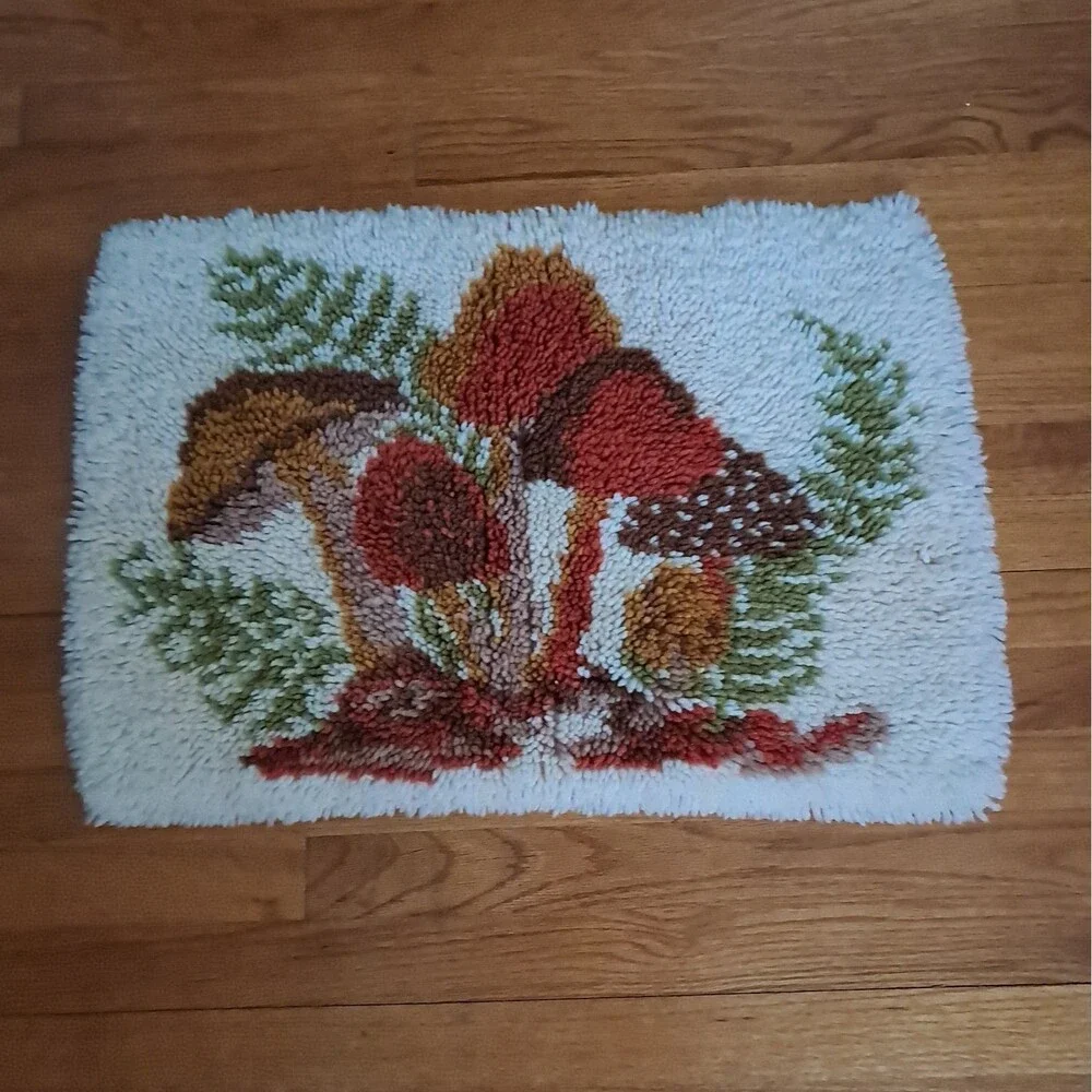 70s Mushroom Latch Hook Rug 19